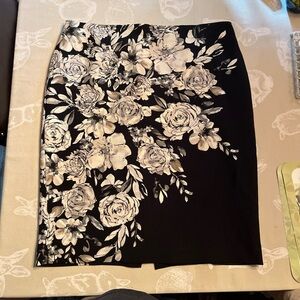 White House Black Market Floral Black White Pattern Lined Pencil Skirt Size 14